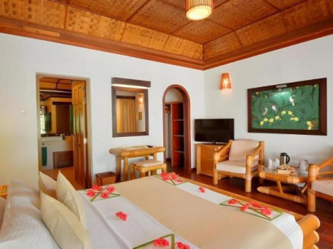 Angaga Island Resort & Spa