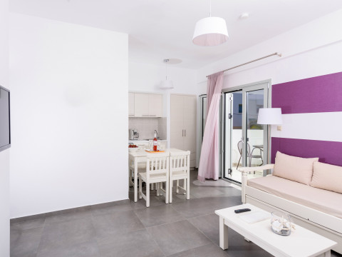 Angela Studios & Apts Sissi