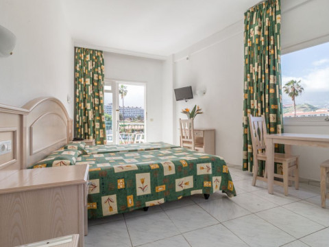 Apartamentos La Carabela