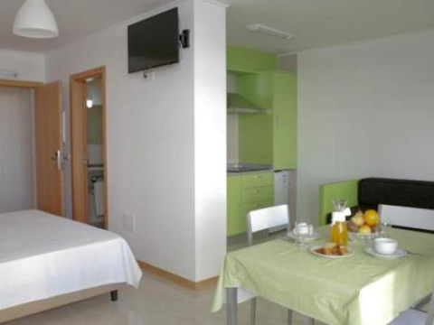 APARTAMENTOS MIRANTE DA ROCHA