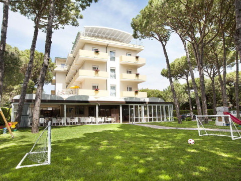 APARTHOTEL LA PINETA