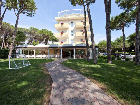 APARTHOTEL LA PINETA