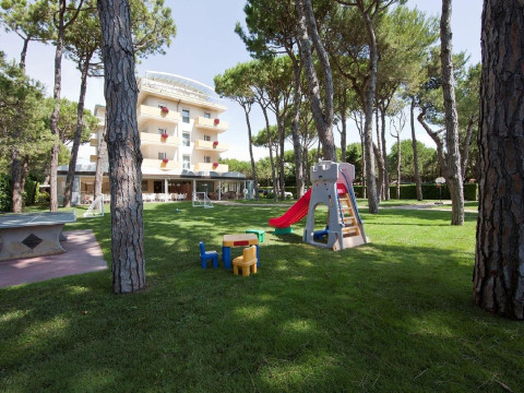 APARTHOTEL LA PINETA