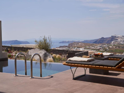 Apikia Santorini