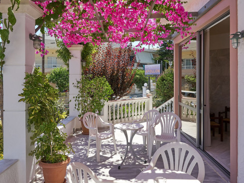 APOLLON HOTEL APARTMENTS