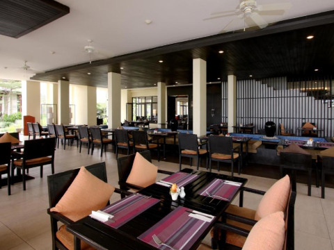 Apsara Beachfront  Resort & Villa