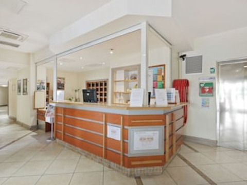 APTS PIERRE ET VACANCES HELIOTEL MARINE ST LAURENT DU VAR