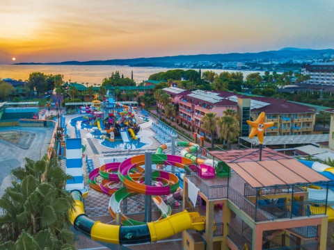 Lonicera World Hotel