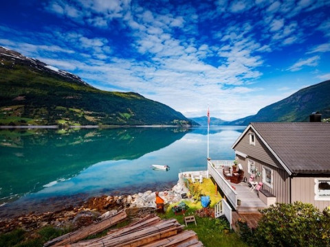 ARCTIC CIRCLE CRUISE 