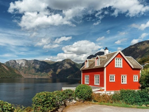 ARCTIC CIRCLE CRUISE 