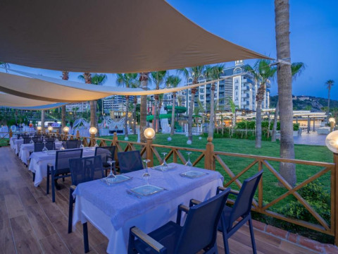 Hotel Aria Resort and Spa