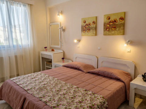 ARIADNE HOTEL