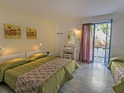 ARIADNE HOTEL