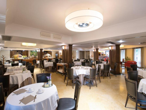 Artemis Hotel