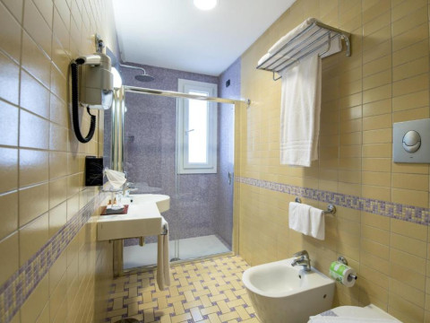 Artemis Hotel