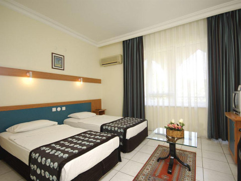 Hotel 2-4* Italia