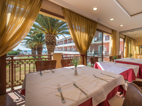 Hotel Astir Beach