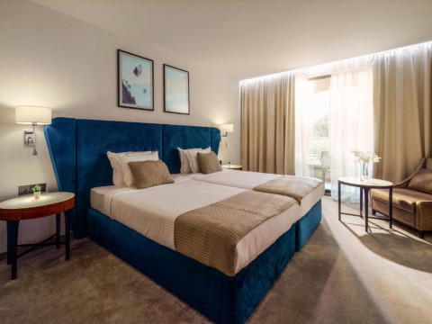 Astor Garden Hotel 5*
