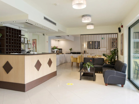 ATHINA BEACH HOTEL
