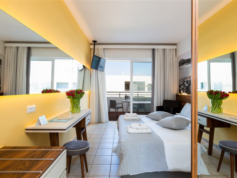 ATRIUM AMBIANCE (ADULTS ONLY)