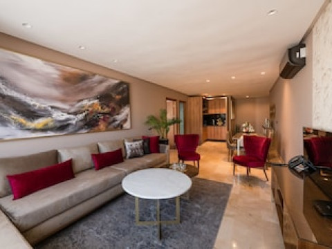 AVENUE SUITES