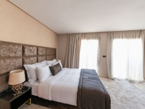 AVENUE SUITES