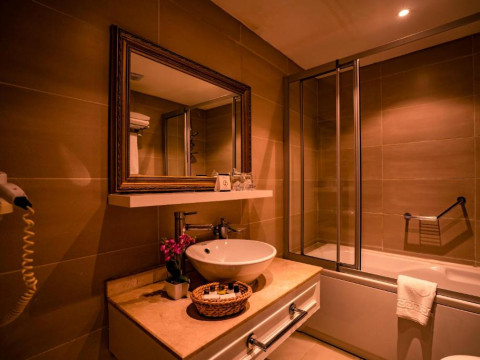 Avicenna Hotel