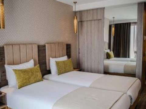 AZ HOTEL DES ARTS