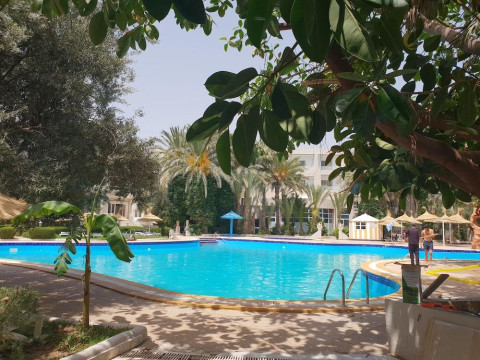 Azur Plaza