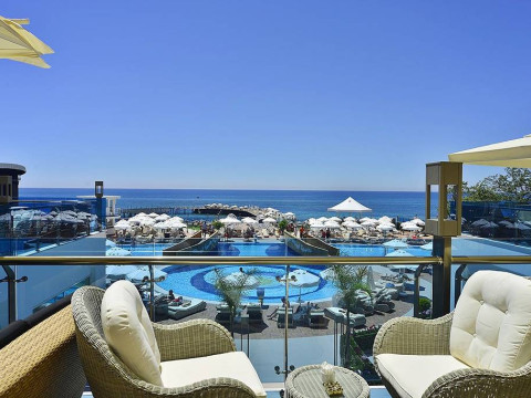 AZURA DELUXE RESORT  SPA
