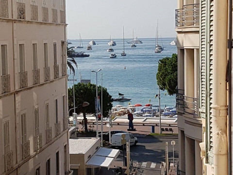 Azurene Royal Hotel