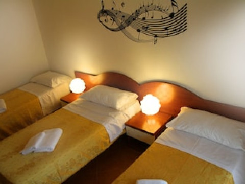 B AND B MUSIC