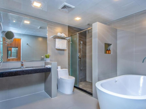 Triton Prestige Seaview & Spa