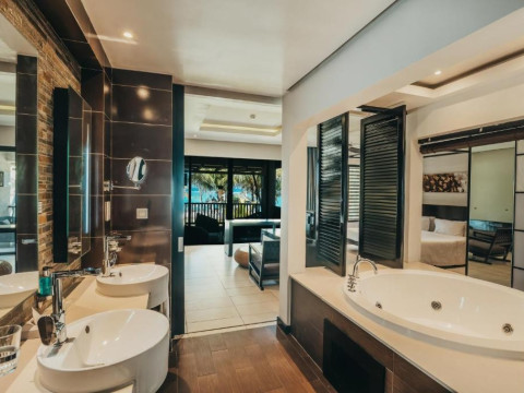 Crystals Beach Resort Belle Mare