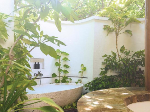 OBLU SELECT Sangeli