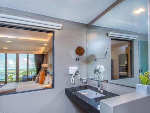 Triton Prestige Seaview & Spa