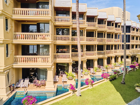 BEYOND RESORT KATA