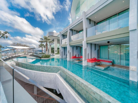Crest Resort & Pool Villas Phuket