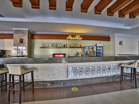 Side Aluna Hotel