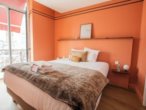 BDX HOTEL - LES COLLECTIONNEURS