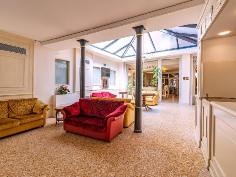 Bella Venezia Hotel