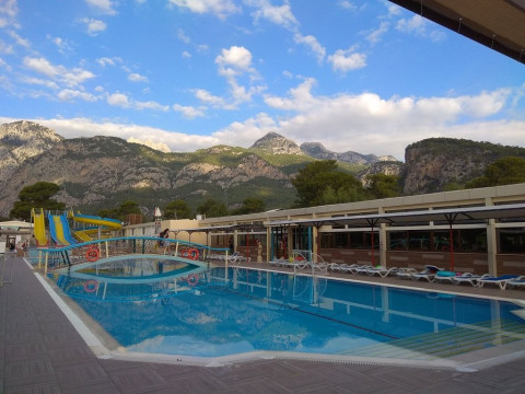SUNSET RESORT