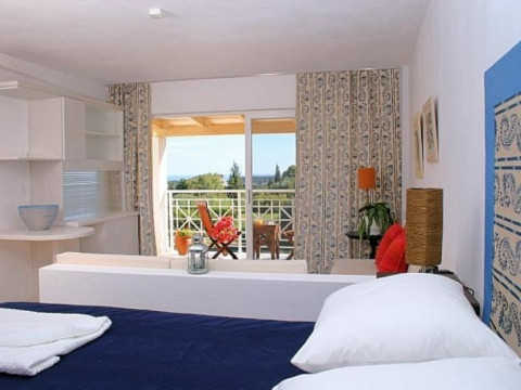 Belvedere Gerakas Luxury Suites