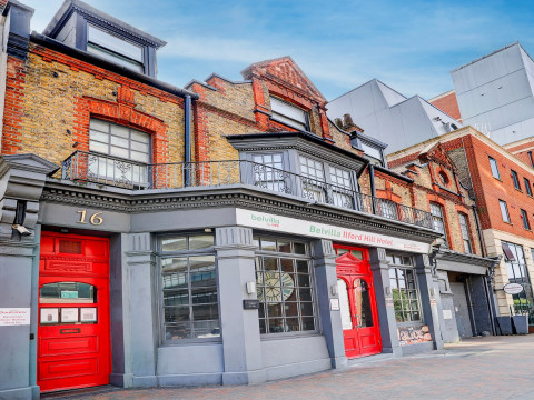 Belvilla Ilford Station Hotel, 4 min from Elizabeth line