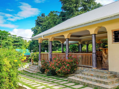 BERNIQUE GUEST HOUSE