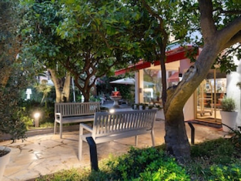 BEST WESTERN PLUS BRICE GARDEN