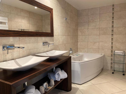 Best Western Premier Le Patio des Artistes Wellness Jacuzzi