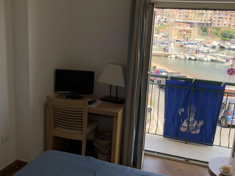 Bi Hotel
