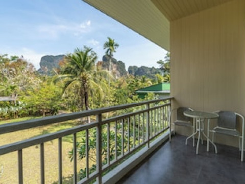 BLU MONKEY POOLTARA KRABI
