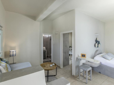 Blue Dolphins Apartaments & Suites